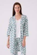 PC8905-S PIERRE CARDIN طقم بيجاما ثلاث قطع بتصميم مميز - الصورة 5