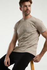 ⁦AR3334-S طقم بيجاما قطن للرجال قطعتين بلوز لون بيج مع بنطال لون اسود⁩ - الصورة ⁦6⁩