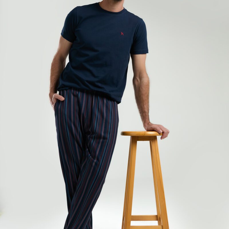 AR3352-S طقم بيجاما قطن للرجال قطعتين بلوز لون كحلي مع بنطال مقلم