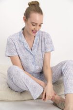 ⁦AR1269-S-V1  طقم بيجاما ازرار قطعتين مزخرف لون نهدي⁩ - الصورة ⁦4⁩