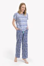 ⁦AR1219-S-V1  طقم بيجاما قطعتين لون ازرق بلوز مخططة ومتدرجة باللون الازرق⁩ - الصورة ⁦3⁩