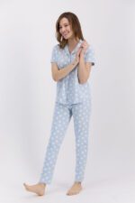 ⁦AR1425-S-V1 طقم بيجاما قطعتين مع ازرار لون ازرق فاتح منقطة⁩ - الصورة ⁦2⁩