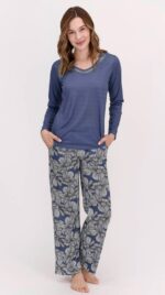 AR1475 طقم بيجاما قطعتين مع بنطال مرسوم بالورود لون نيلي