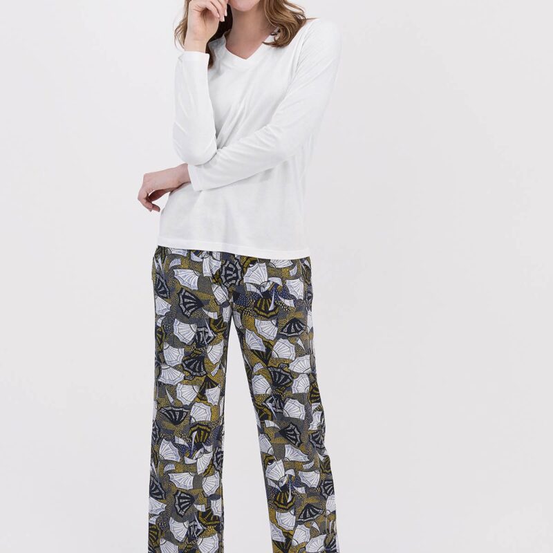 AR1480 طقم بيجاما قطعتين بلوز لون ابيض سادة مع بنطال مرسوم عليه