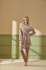 F -4237 طقم بيجاما للنساء ثلاث قطع مع روب لون بيج