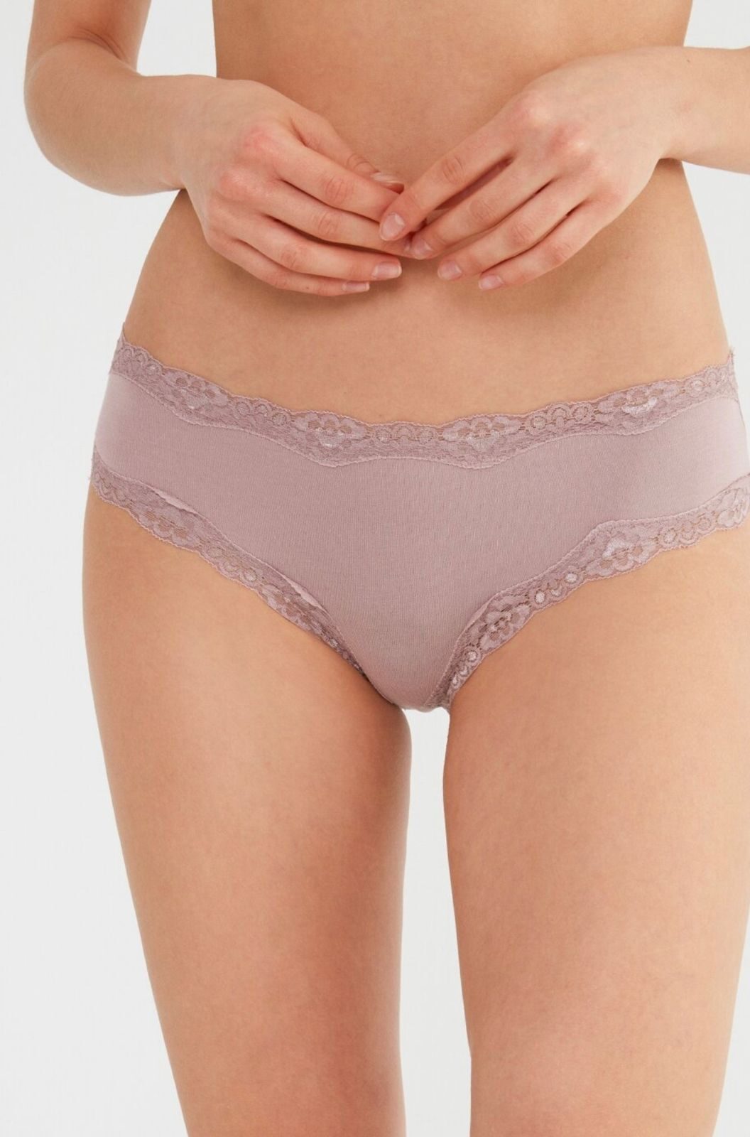 ST6830601C- Soft Touch Lacy Slip  كلوت داخلي ناعم ومريح