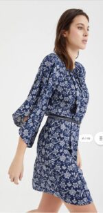 ⁦S21D137- فستان  قصير بنقشة الزهور مع حزام⁩ - الصورة ⁦4⁩