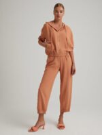 ⁦S22E011 طقم عملي تريننج جاكيت سحاب مع طاقية وبنطال عريض⁩ - الصورة ⁦24⁩