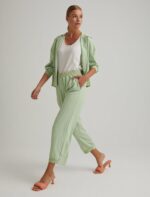 ⁦S22E011 طقم عملي تريننج جاكيت سحاب مع طاقية وبنطال عريض⁩ - الصورة ⁦6⁩