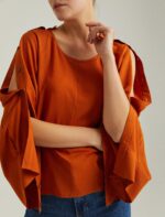 ⁦S22B357-BLUZ بلوز مع اكمام مفتوحة بأزرار لون اورنج⁩ - الصورة ⁦4⁩