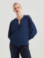 W22G473- قميص لون كحلي باكمام من دانتيل