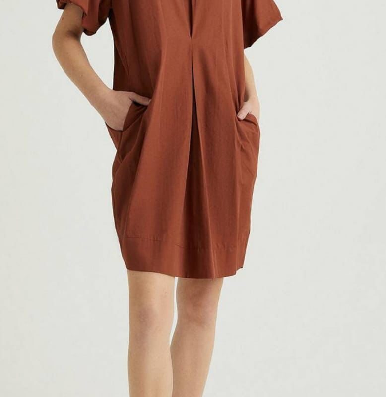 S22D215 فستان قصير