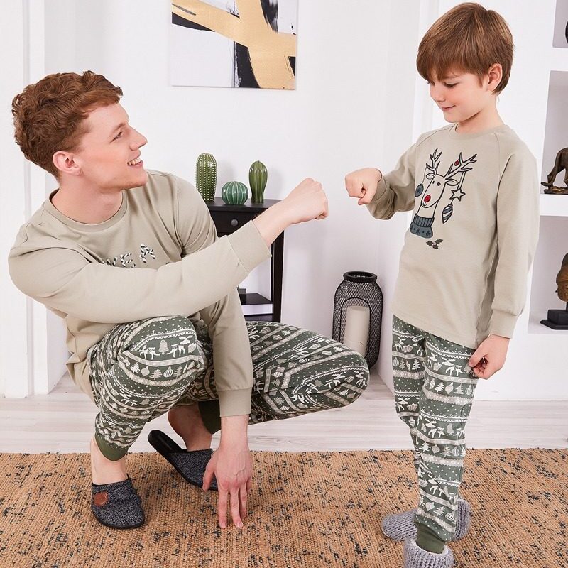 AR2303 كولكشن الاب وابنه ولكل العائلة طقم بيجاما قطن قطعتين لون اخضر