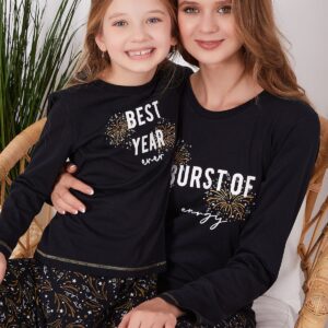 AR2152 من كولكشن العائلة الام مع ابنتها بيجاما قطن قطعتين Happy New Year