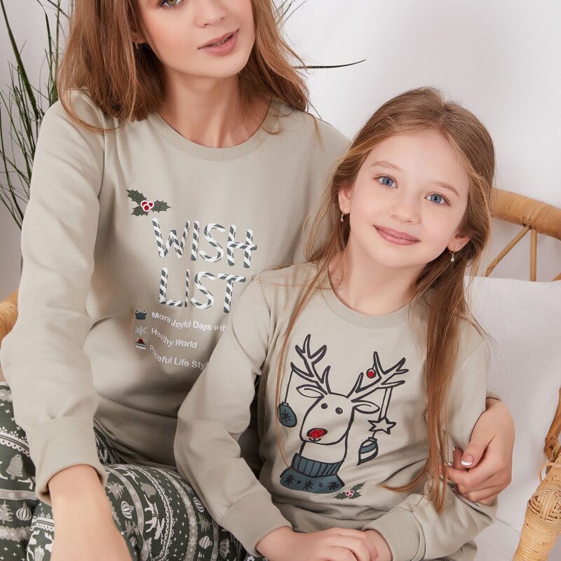 AR2153 كولكشن الام وابنتها ولكل العائلة طقم بيجاما قطن قطعتين لون اخضر