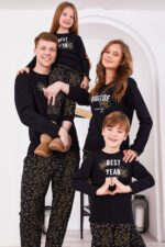 AR2303 من كولكشن العائلة الاب مع ابنه بيجاما قطن قطعتين Happy New Year - الصورة 2