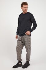 AR2316-S طقم بيجاما قطعتين للرجال قطن خريفي بنطال مقلم مع بلوز لون اسود بثلاثة ازرار - الصورة 2