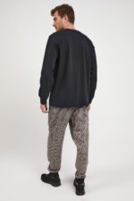 AR2316-S طقم بيجاما قطعتين للرجال قطن خريفي بنطال مقلم مع بلوز لون اسود بثلاثة ازرار - الصورة 5