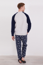 AR2300 طقم بيجاما قطعتين دافئة لكل العائلة بلوز لون رمادي مع بنطال لون كحلي - الصورة 3