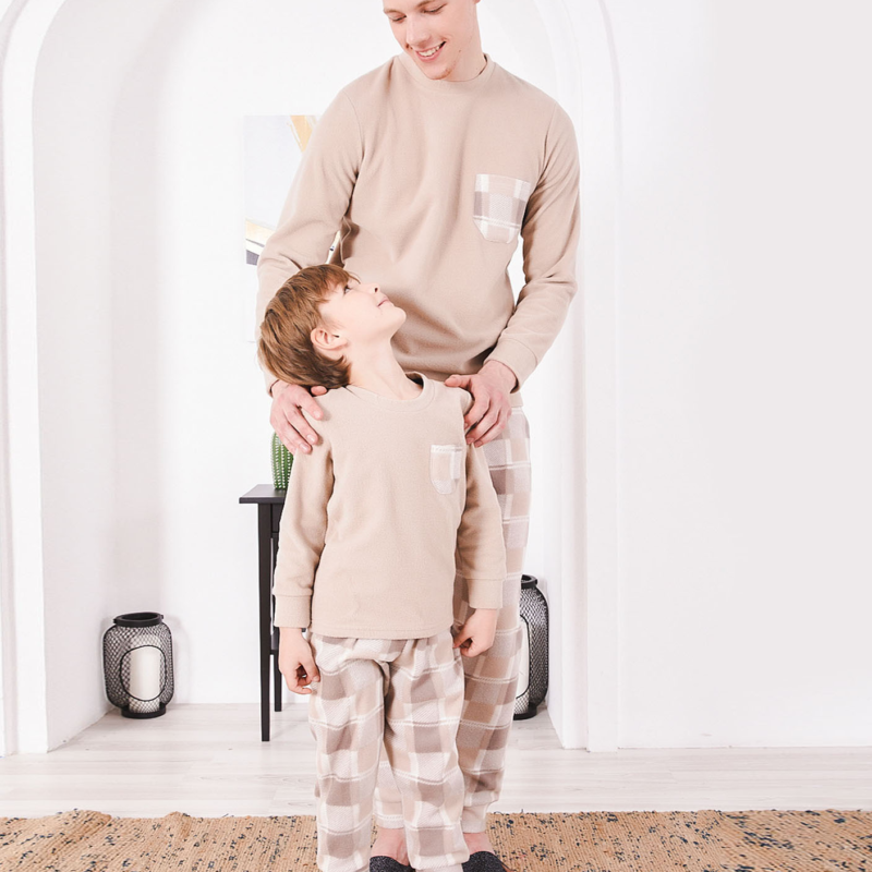 AR2305 طقم بيجاما قطعتين لكل العائلة دافئة بلوز لون بيج مع بنطال مقلم لون بيج