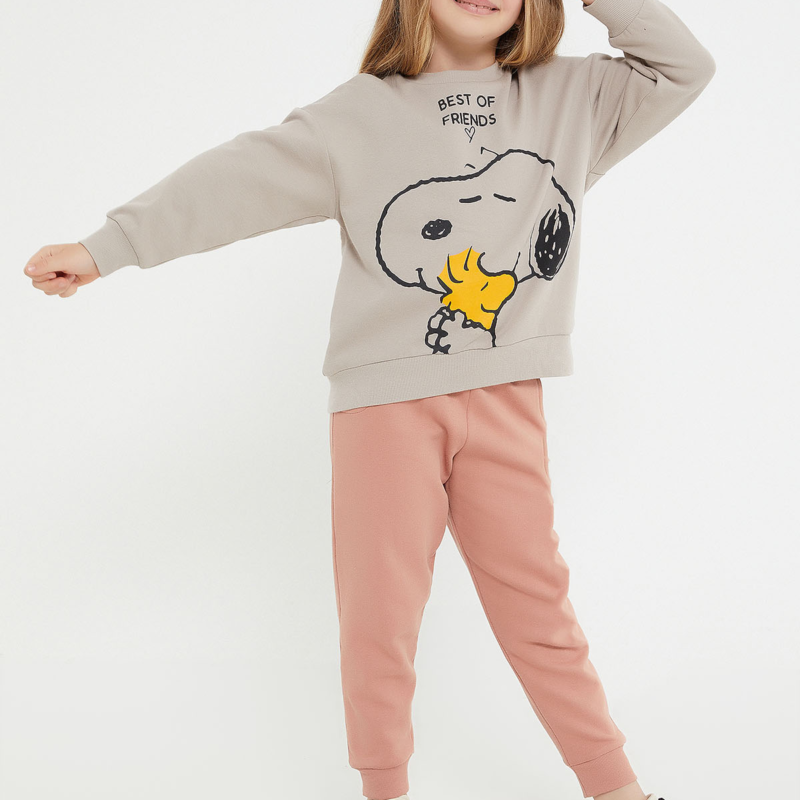 L1538 تريننج سنوبي للبنات مبطن بلوز لون بيج مع بنطال لون بصلي