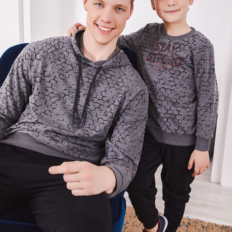 AR2311 تريننج مبطن من كولكشن الاب مع ابنه بلوز لون رمادي مع بنطال لون اسود