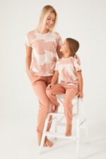 AR2401طقم بيجاما من كولكشن العائلة البنت مع امها قطن قطعتين