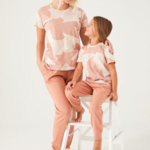 AR2401طقم بيجاما من كولكشن العائلة البنت مع امها قطن قطعتين