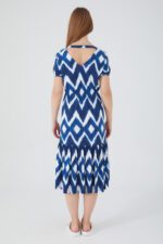 ⁦AR2418-S فستان بيتي طويل نصف كم للنساء مخطط باللونين الازرق والابيض⁩ - الصورة ⁦3⁩