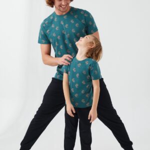 AR2504-V1 طقم بيجاما من كولكشن العائلة الاب مع ابنه قطعتين قطن بلوز لون اخضر تركوازي مع بنطال لون اسود