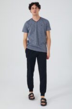 AR2534 طقم بيجاما قطعتين قطن للرجال بلوز لون رمادي مع بنطال لون اسود - الصورة 3