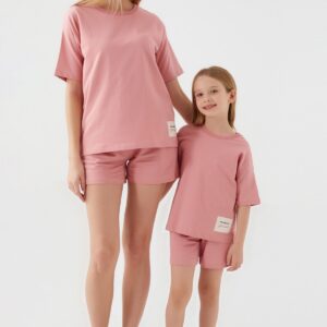 RP3060 من كولكشن الام مع ابنتها طقم شورت قطن قطعتين نصف كم  لون زهري نود