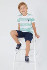 US1300 US POLO طقم شورت للاولاد قطعتين قطن بلوز مخططة باللون الاخضر مع شورت لون كحلي - الصورة 6