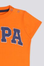 ⁦USB1104 US POLO BABY طقم شورت للاطفال قطن بلوز نصف كم لون اورنج مع شورت لون ازرق⁩ - الصورة ⁦2⁩