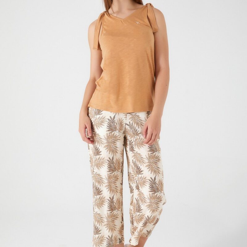 AR2434-Sطقم بيتي قطعتين برمودا مع بلوز من دون اكمام لون كامل