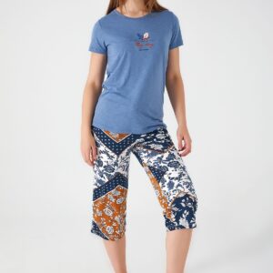 PC8506-S طقم بيتي ماركة بيير كاردن برمودا  قطعتين  بلوز لون ازرق مع بنطال بنقشات مميزة