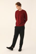 AR2782-S طقم بيجاما قطعتين بلونها المميز للرجال بلوز لون خمري تريكو مع بنطال لون اسود قطن