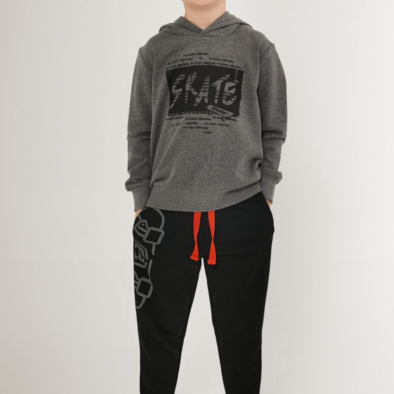 RP3227 طقم تريننج قطن للاولاد ثلاث خيوط بلوز هودي مع طاقية لون رمادي وبنطال لون اسود