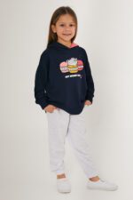 RP3243 طقم تريننج للبنات قطن ثلاث خيوط بلوز هودي مع طاقية لون كحلي وبنطال لون رمادي فاتح - الصورة 5