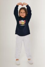 RP3243 طقم تريننج للبنات قطن ثلاث خيوط بلوز هودي مع طاقية لون كحلي وبنطال لون رمادي فاتح - الصورة 4