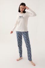 ⁦AR2615-S طقم بيجاما قطعين للنساء قطن بلوز لون ابيض كريمي مع بنطال مورد لون ازرق⁩ - الصورة ⁦5⁩