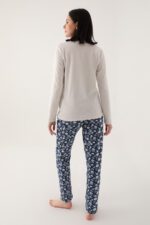 ⁦AR2615-S طقم بيجاما قطعين للنساء قطن بلوز لون ابيض كريمي مع بنطال مورد لون ازرق⁩ - الصورة ⁦2⁩