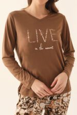 AR2643-S طقم بيجاما قطعتين قطن الزبدة بلوز لون بني مع بنطال مورد - الصورة 3