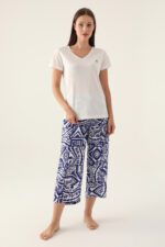 ⁦AR2940-S طقم بيتي برمودا قطعتين بلوز لون ابيض مع بنطال برمودا قماش بتصميم والوان مميزة⁩ - الصورة ⁦6⁩