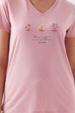 PC8618-S PIERRE CARDIN طقم بيجاما للنساء من ماركة بيير كاردان بلوز لون زهري مع بنطال مورد - الصورة 6