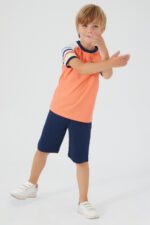 RP3017-طقم شورت للاولاد قطعتين قطن لون بلوز لون برتقالي مخططة عند الاكمام مع شورت لون كحلي