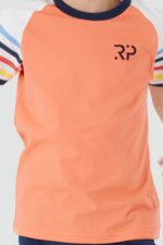 ⁦RP3017-طقم شورت للاولاد قطعتين قطن لون بلوز لون برتقالي مخططة عند الاكمام مع شورت لون كحلي⁩ - الصورة ⁦5⁩