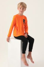 RP3338 طقم بيجاما للاولاد قطن بلوز لون برتقالي مع بنطال لون اسود - الصورة 2