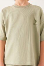 US1366-4 US POLO تريننج شورت للاولاد قطن ثلاث خيوط لون الفستق - الصورة 2