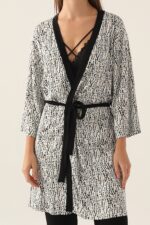 ⁦AR2899-S طقم مميز ثلاث قطع مع روب قطن للنساء⁩ - الصورة ⁦3⁩